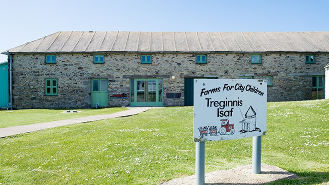 Lower Treginnis farm building